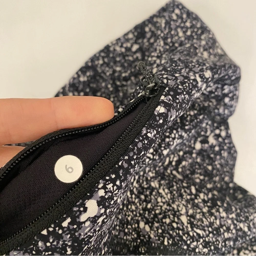 Lululemon || Tight Stuff Tight II Splatter White Black‎ Scalloped 6